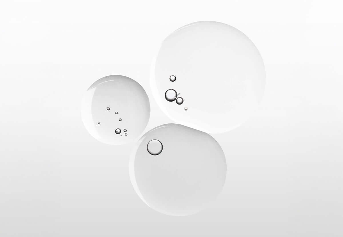 Minimal white molecular structure of salicylic acid, highlighting acne-fighting and exfoliating benefits